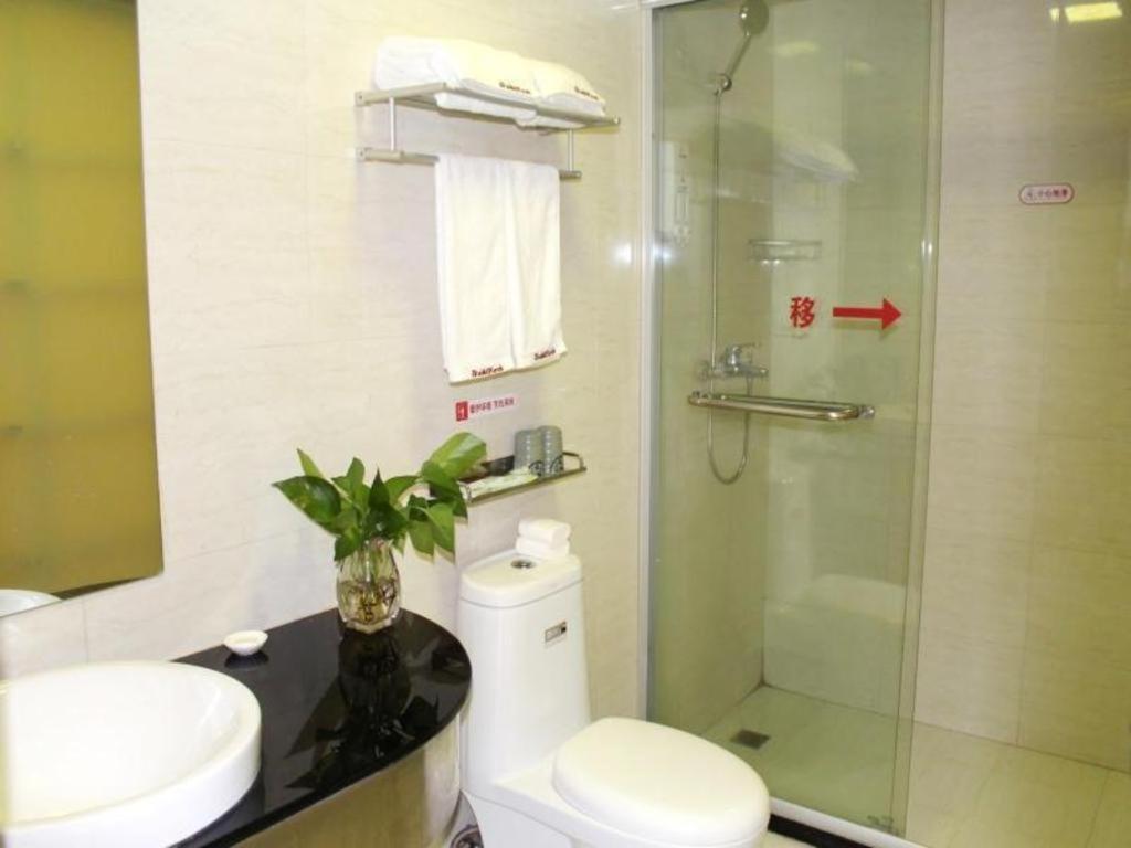 Shell Yangpu District Shuangyang Road Hotel 2*