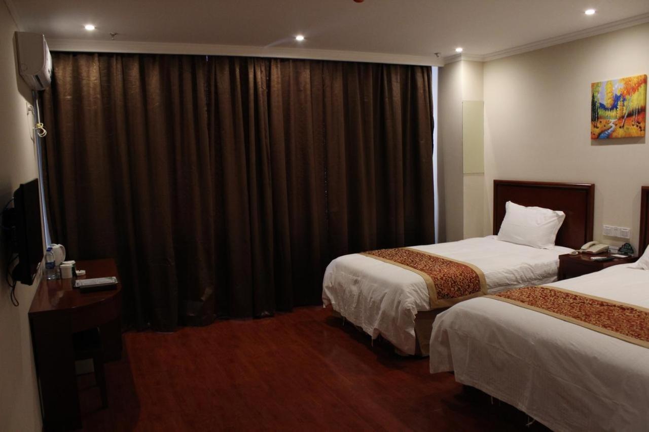 Shell Yangpu District Shuangyang Road Hotel 2*
